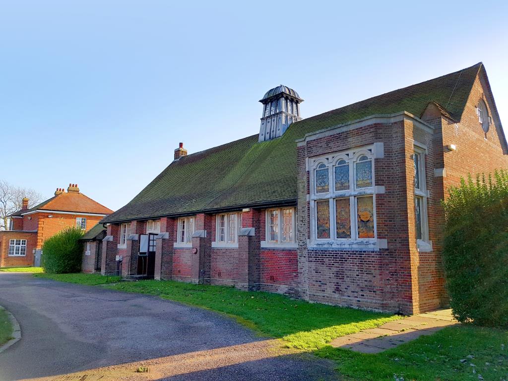 Lot: 140 - PERIOD FORMER LIBRARY WITH POTENTIAL - Historic Photo